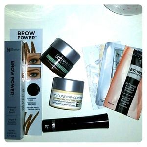 NEW! It cosmetics discovery kit